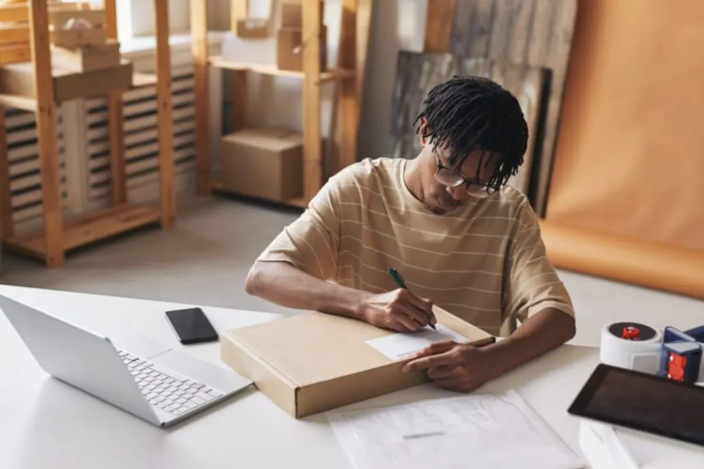 Explode your profits in 8 simple steps with the Ultimate Guide to boost your physical store on Shopify!