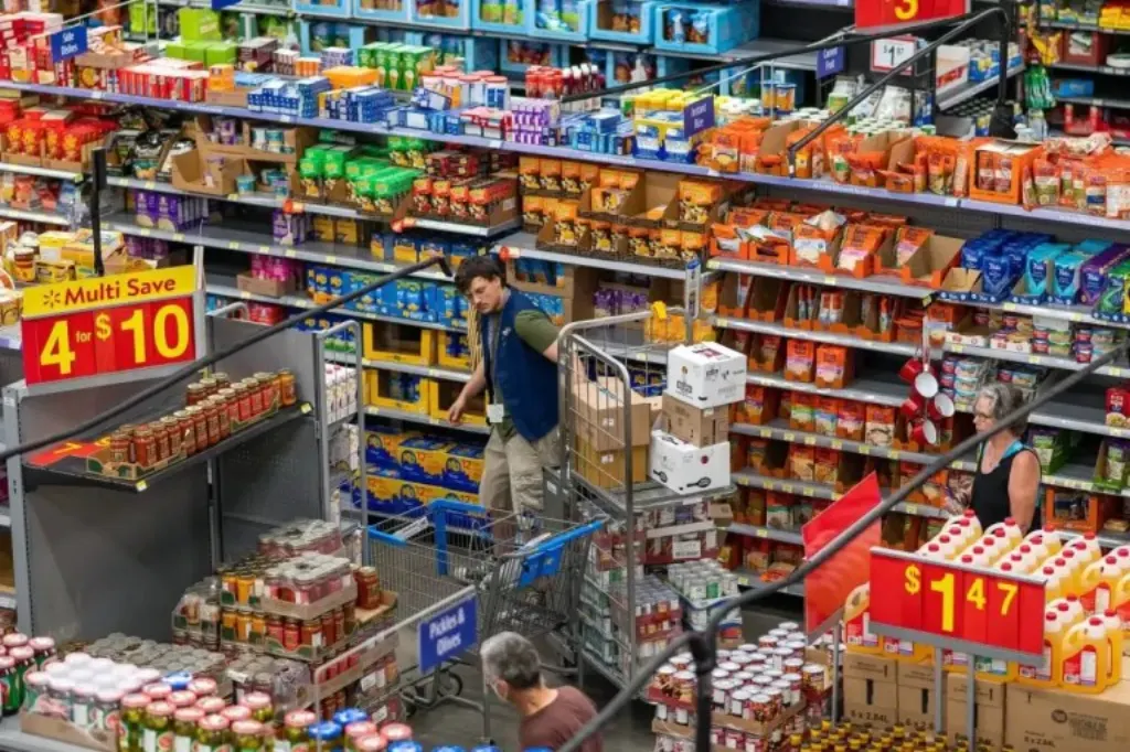 Walmart aims to surpass Amazon in e-commerce
